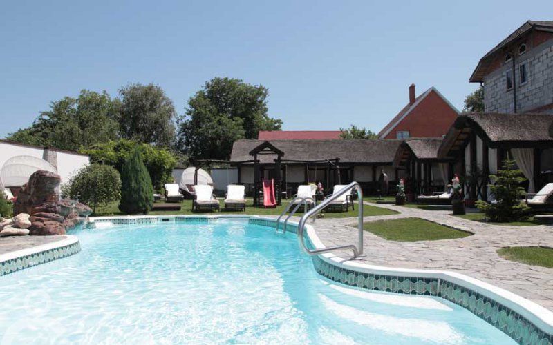 ТОП 11 закладів із басейнами у Дніпрі: куди піти поплавати