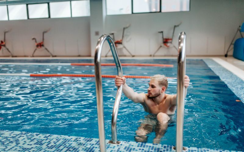 ТОП 11 закладів із басейнами у Дніпрі: куди піти поплавати