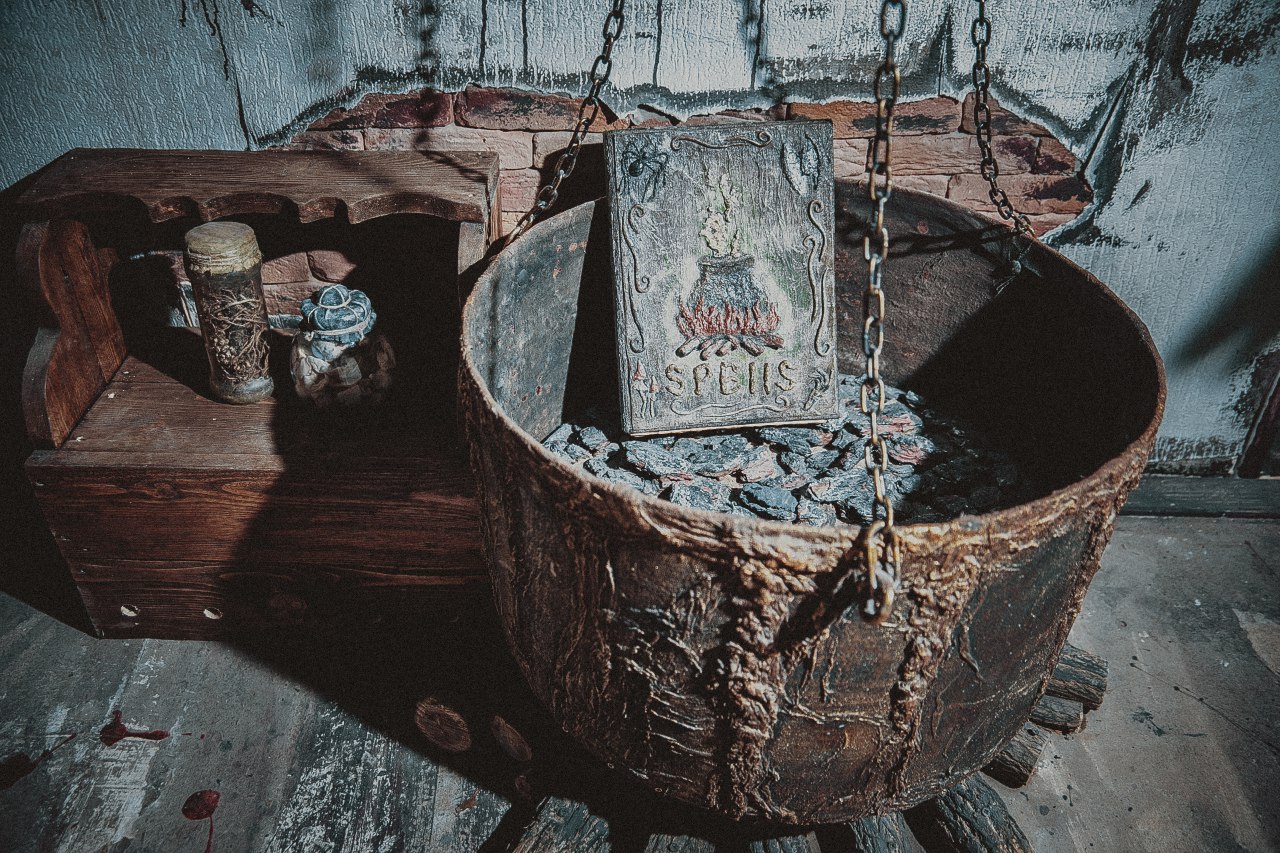 Містика, з актором Портал Привидів