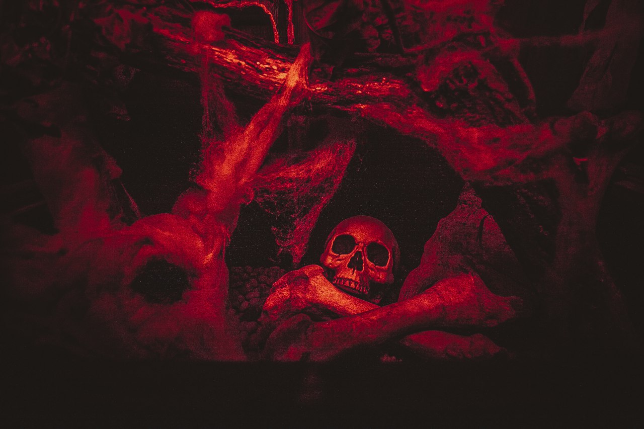 Містика, з актором Портал Привидів