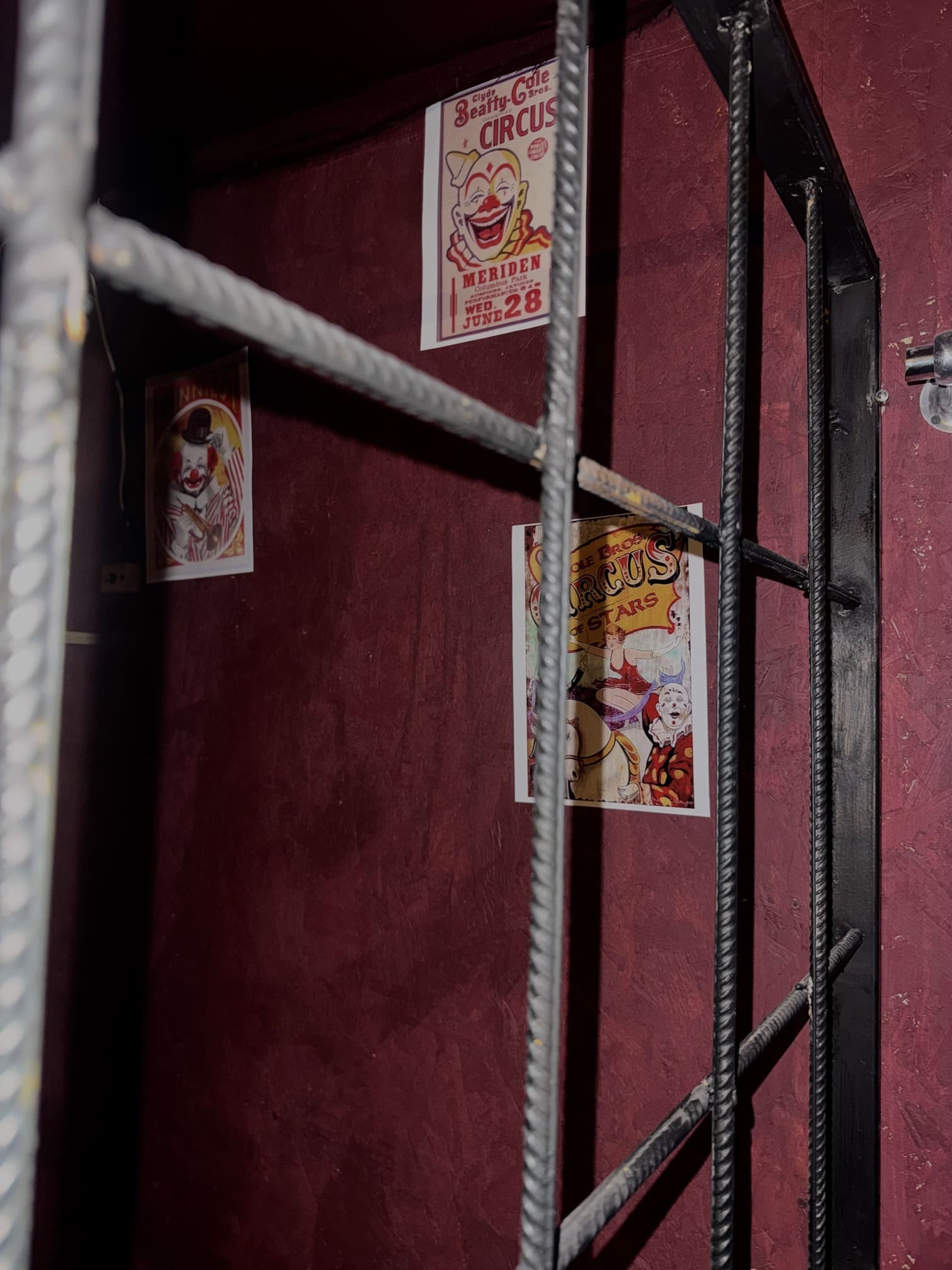 Хорор, з 2 акторами Фобія