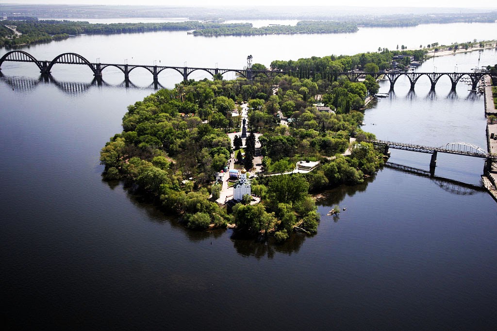 Куди піти в Дніпрі: топ кращих місць де можна погуляти та розважитися