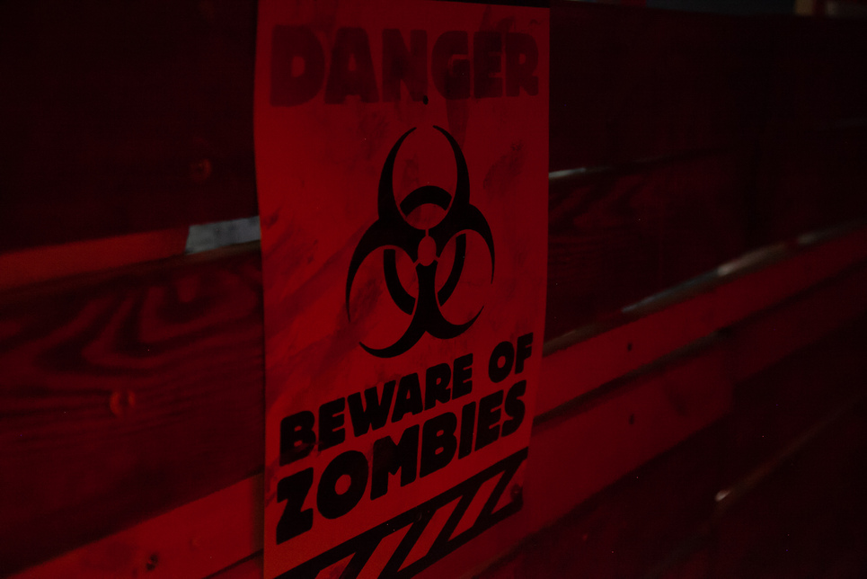 Хорор, з Актором Ходячі мерці